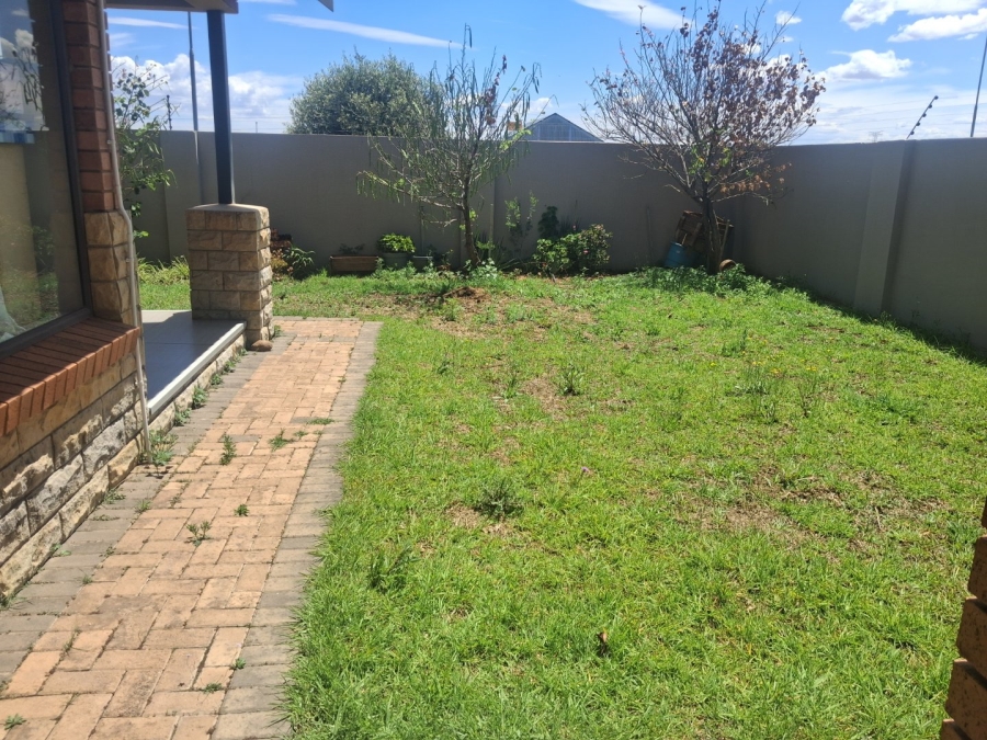 To Let 3 Bedroom Property for Rent in Hillside Free State